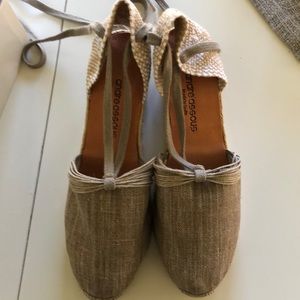 Andre Assous espadrille in natural linen.